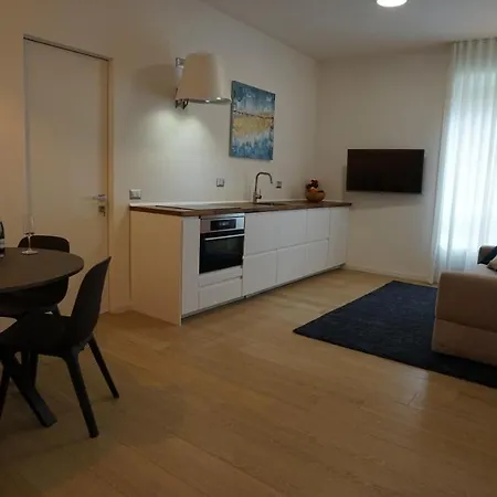 Danae Home-3